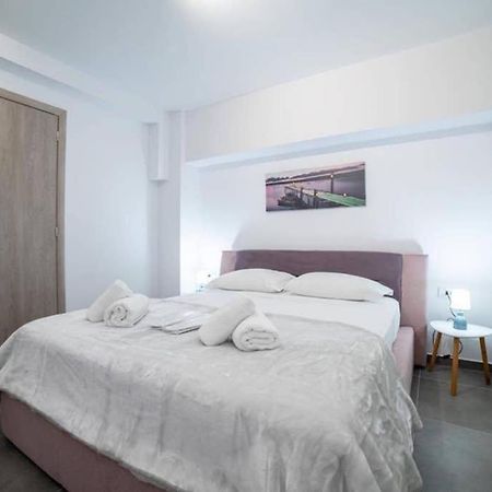 Brand New Aprt With Backyard In Lycabettus Hill ! Apartment Атина Екстериор снимка
