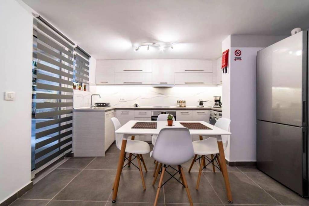Brand New Aprt With Backyard In Lycabettus Hill ! Apartment Атина Екстериор снимка