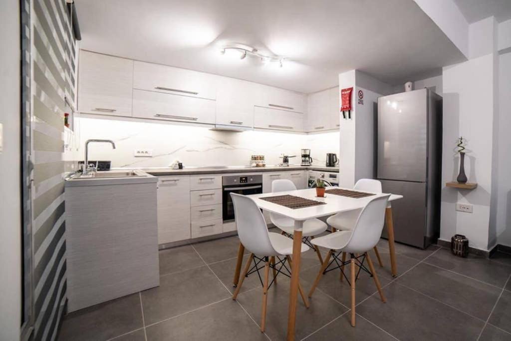 Brand New Aprt With Backyard In Lycabettus Hill ! Apartment Атина Екстериор снимка