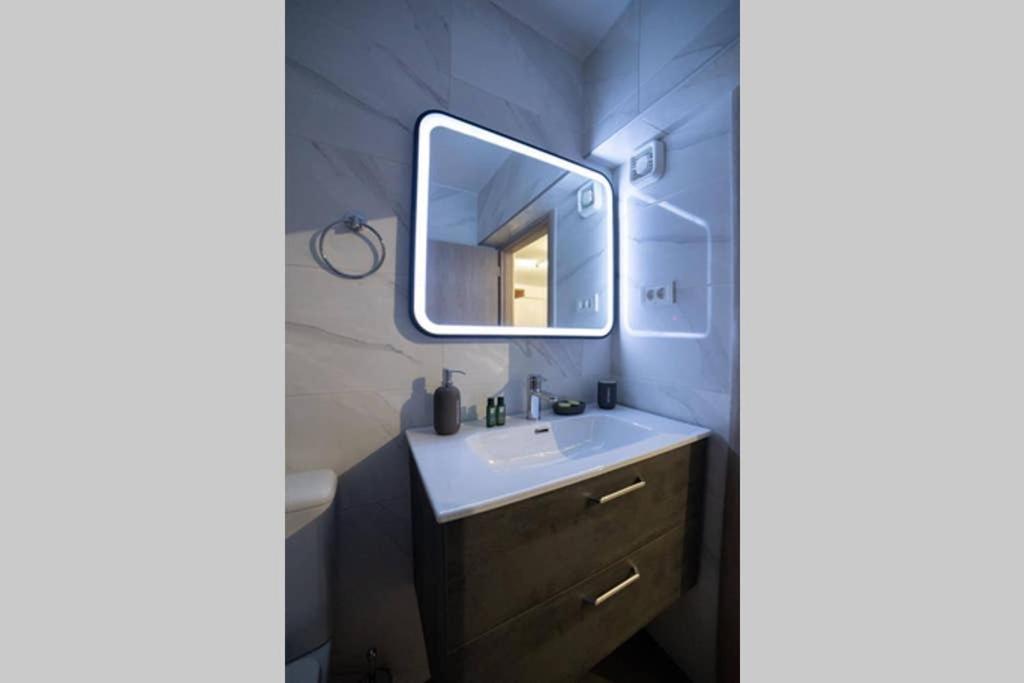 Brand New Aprt With Backyard In Lycabettus Hill ! Apartment Атина Екстериор снимка